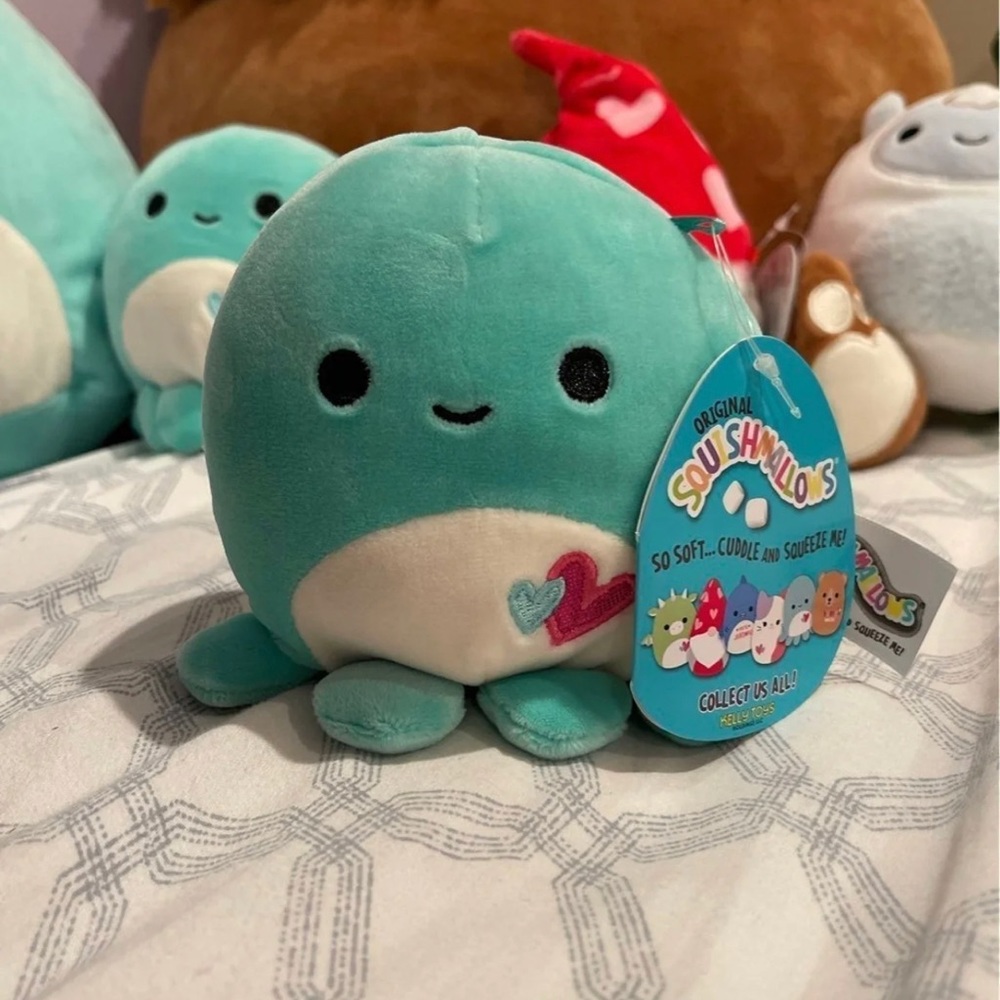 Squishmallow Zobey octopus 4.5” Valentine’s Day